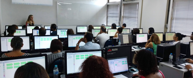 Aula de modelagem de processos para a turma da "Gestão de Processos para Profissionais de Saúde" com profissionais da SUBPAV